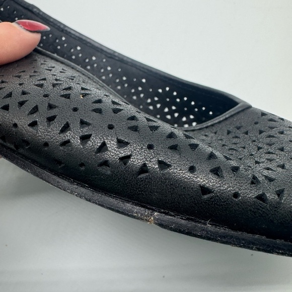 Eileen Fisher Black Eyelet Leather Classic Ballet Flats Size 8 - Picture 11 of 13